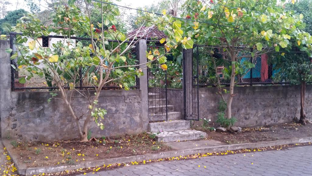 Loren'S House Moyogalpa Bagian luar foto